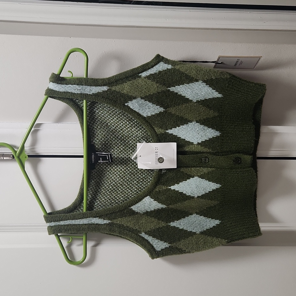SOLD!!! FOREVER 21 CROPPED SWEATER VEST